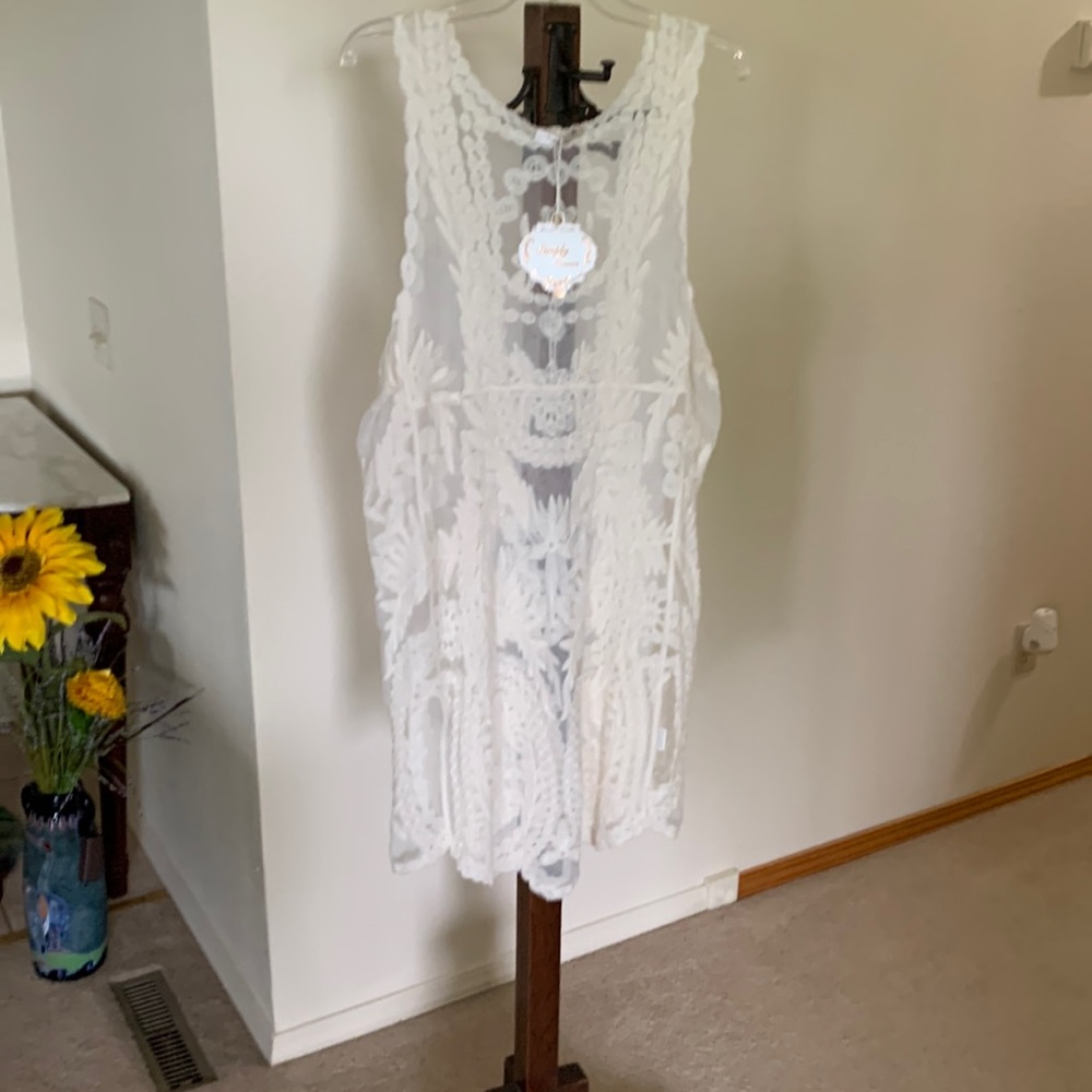 Simply Couture  New with tags white sheer palm embroidered overlay tank top
